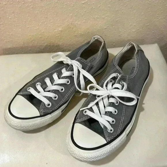 Converse Chucks size 7 - Picture 1 of 9